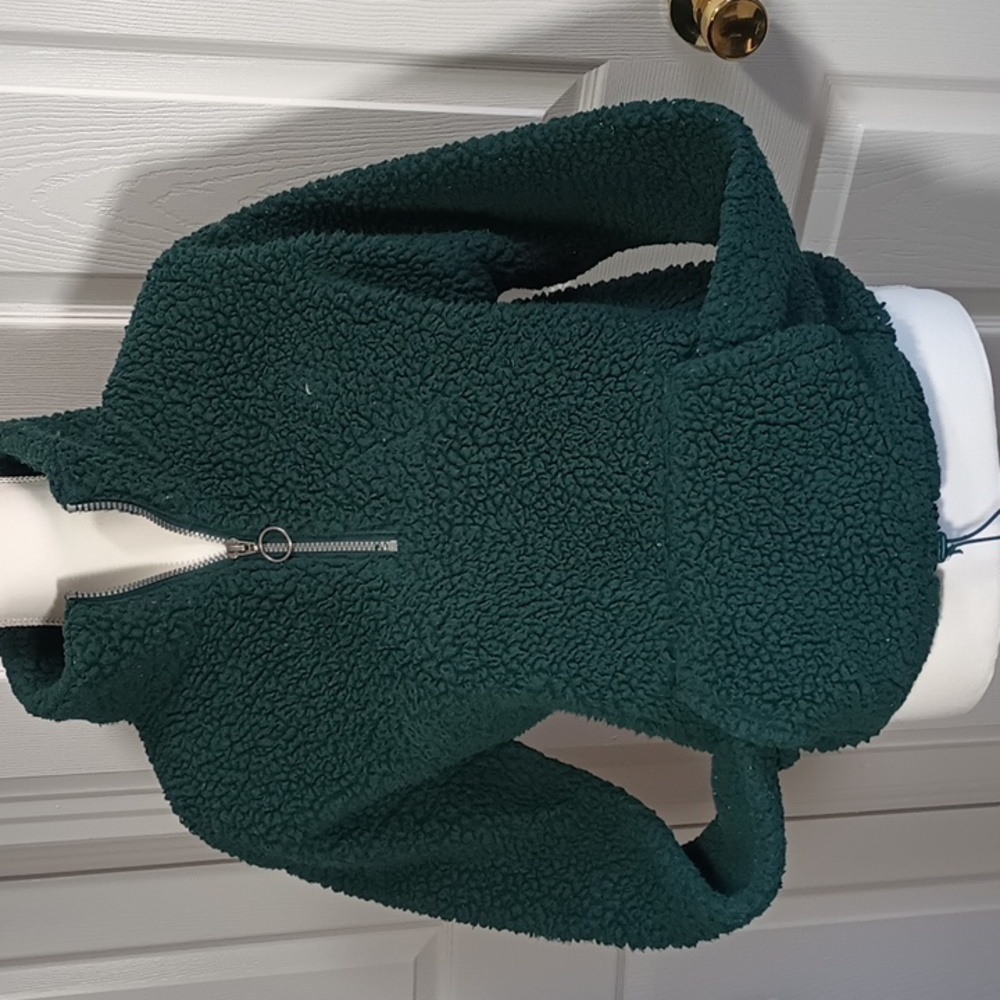 SHERPA 1/4 ZIP JACKET GENTLY USED, POUCH,ELASTIC WAIST STAND UP COLLAR SIZE MED